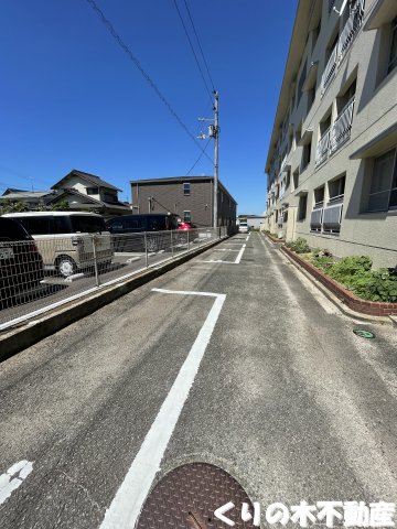 駐車場　駐車場に車を止められます