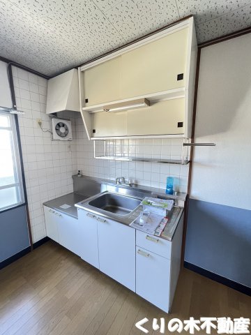 キッチン　コンパクトなキッチンで掃除もラクラク（同タイプの室内写真です