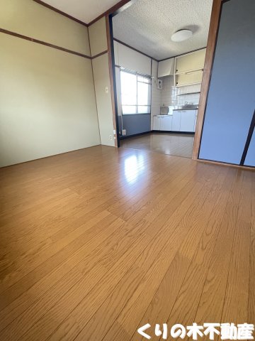 居室・リビング　居間です（同タイプの室内写真です。実物は現況優先とします）