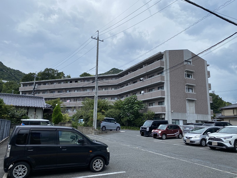 【サニータウン城山の駐車場】