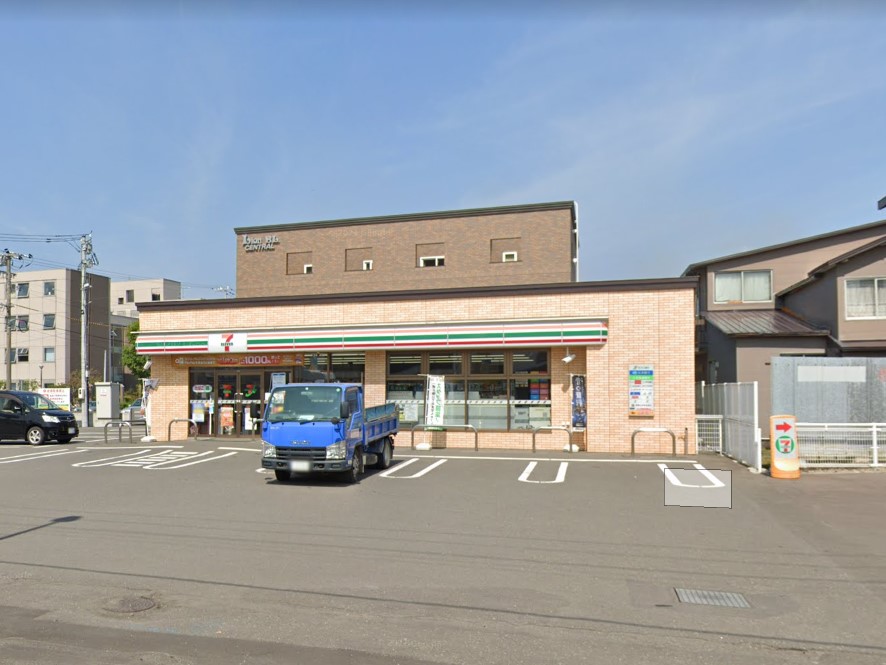 コンビニ　セブン-イレブン 苫小牧大町１丁目店（コンビニ）まで640m