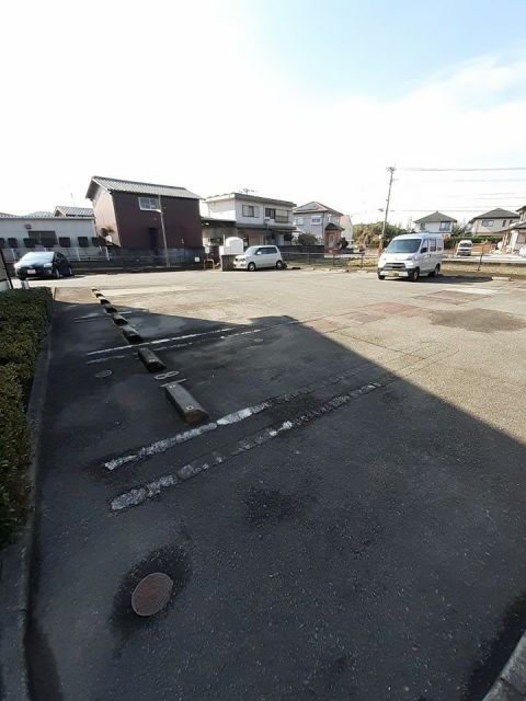 【八女郡広川町大字新代のアパートの駐車場】