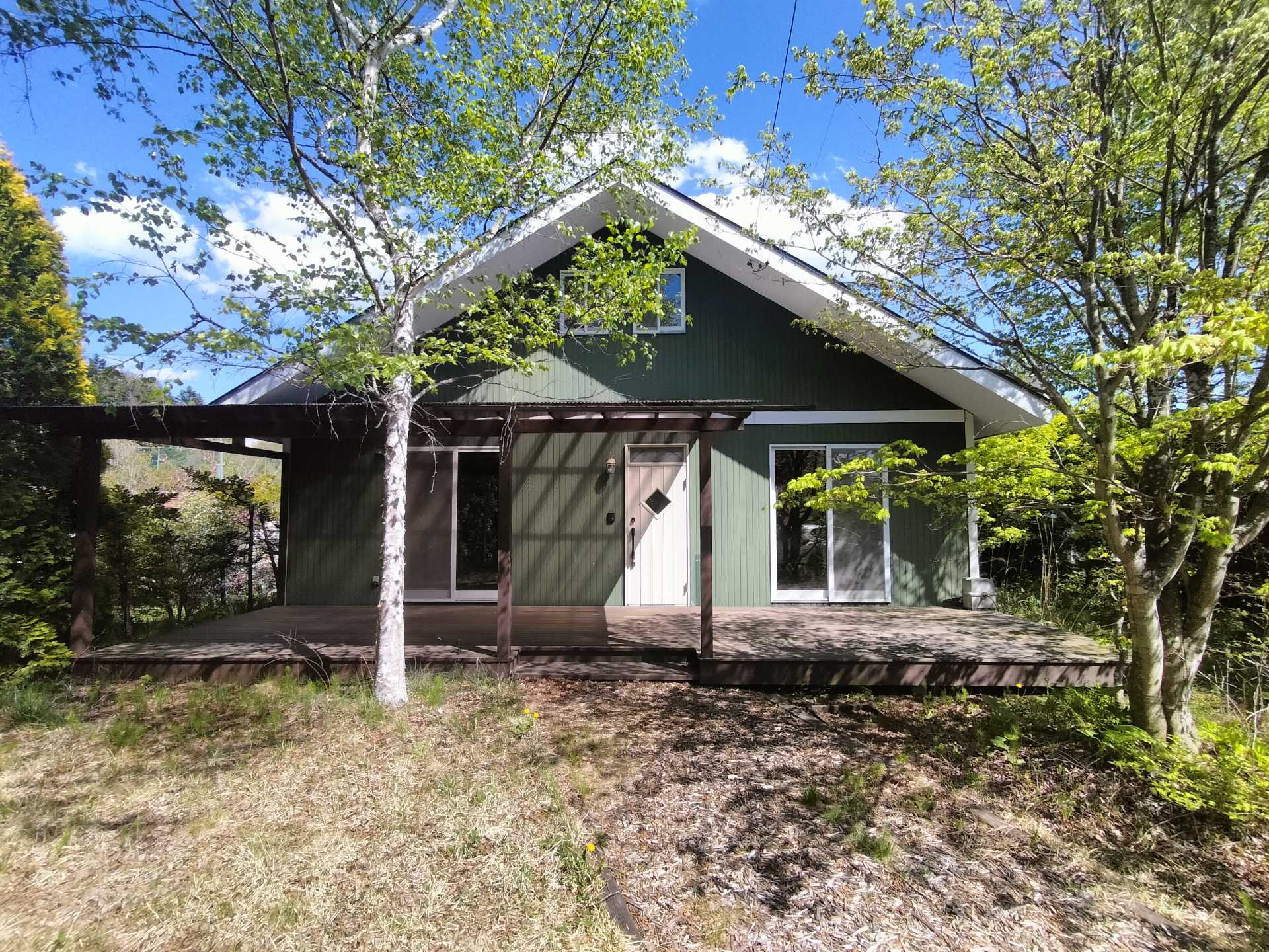 建物外観　緑に囲まれた静かな住環境です