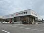 ドラックストア　クスリのアオキ魚津店（ドラッグストア）まで631m