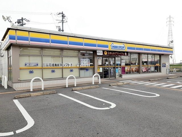 【大垣市河間町のアパートのコンビニ】