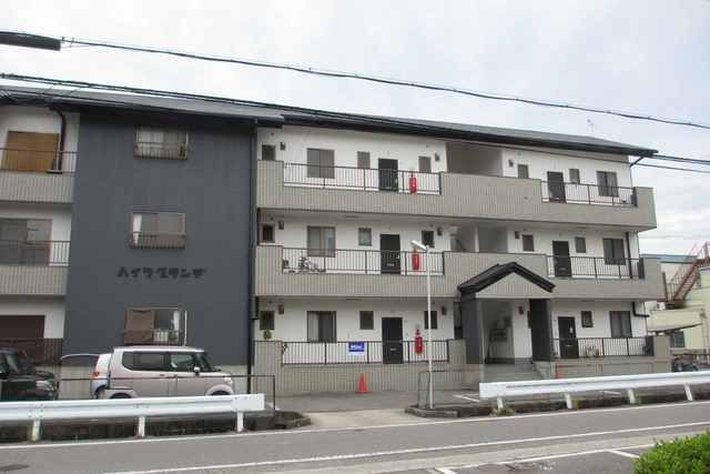 海南市岡田のマンションの建物外観