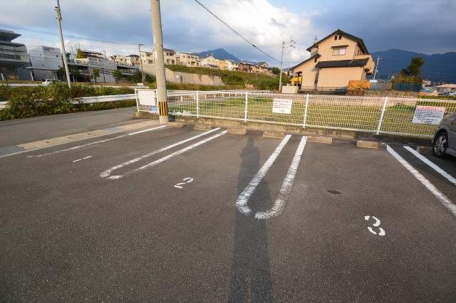 【グリーンヒルズＢの駐車場】