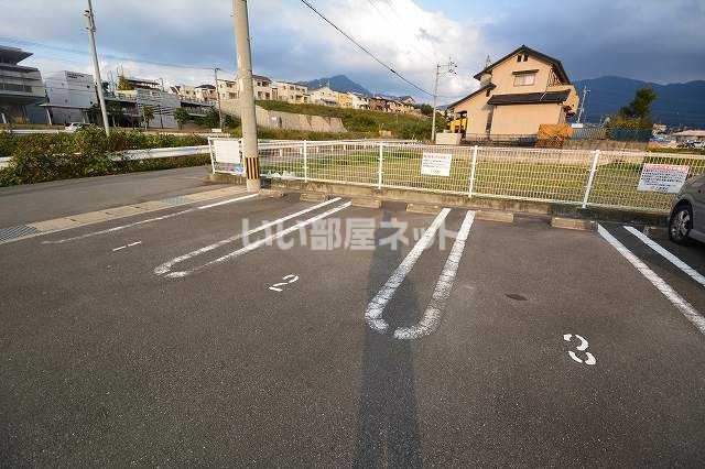 【グリーンヒルズＢの駐車場】