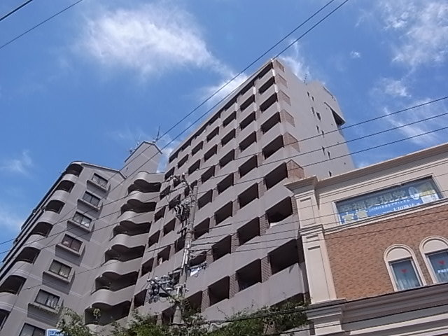 【神戸市中央区琴ノ緒町のマンションの建物外観】