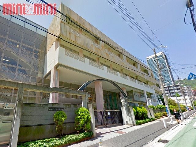 【神戸市中央区琴ノ緒町のマンションの小学校】