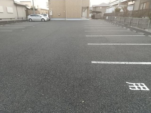 【四日市市下さざらい町のアパートの駐車場】