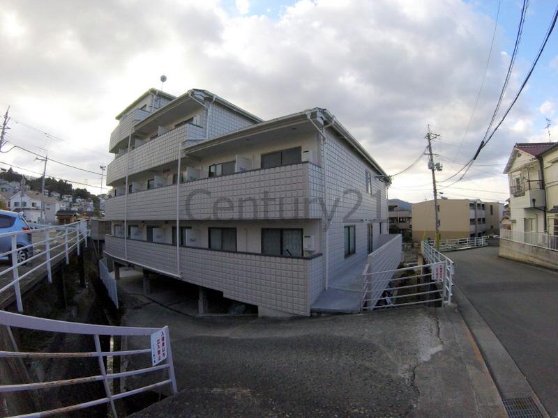 川西市東多田のマンションの建物外観