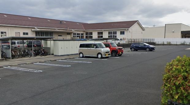 【出雲市稲岡町のアパートの駐車場】