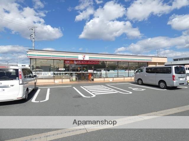 コンビニ　セブンイレブン（コンビニ）まで718m