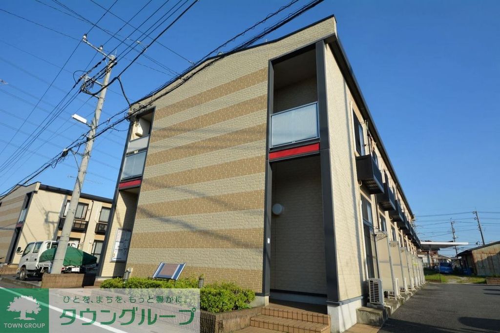 【坂戸市大字厚川のアパートの建物外観】