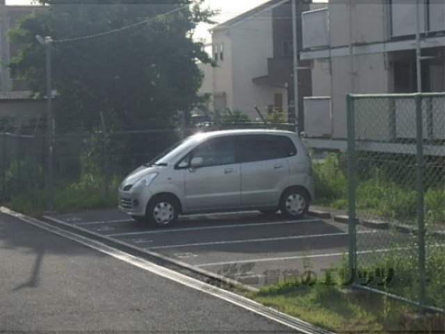 【宇治市大久保町のマンションの駐車場】