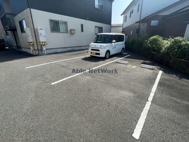 【都城市郡元町のアパートの駐車場】