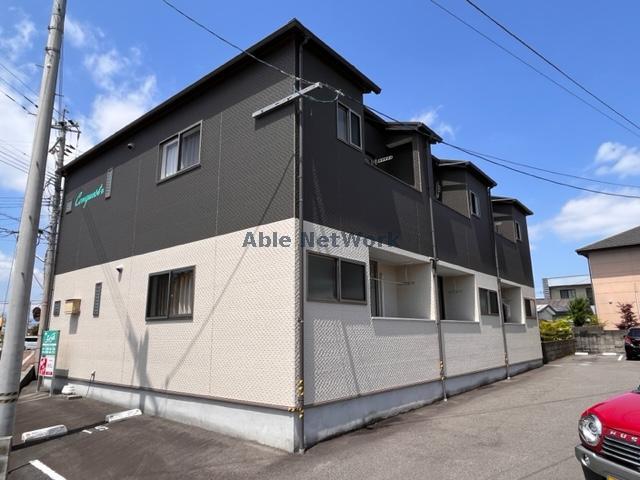 【都城市郡元町のアパートの建物外観】