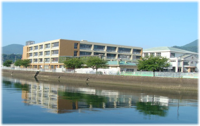 中学校　東長崎中学（中学校）まで828m