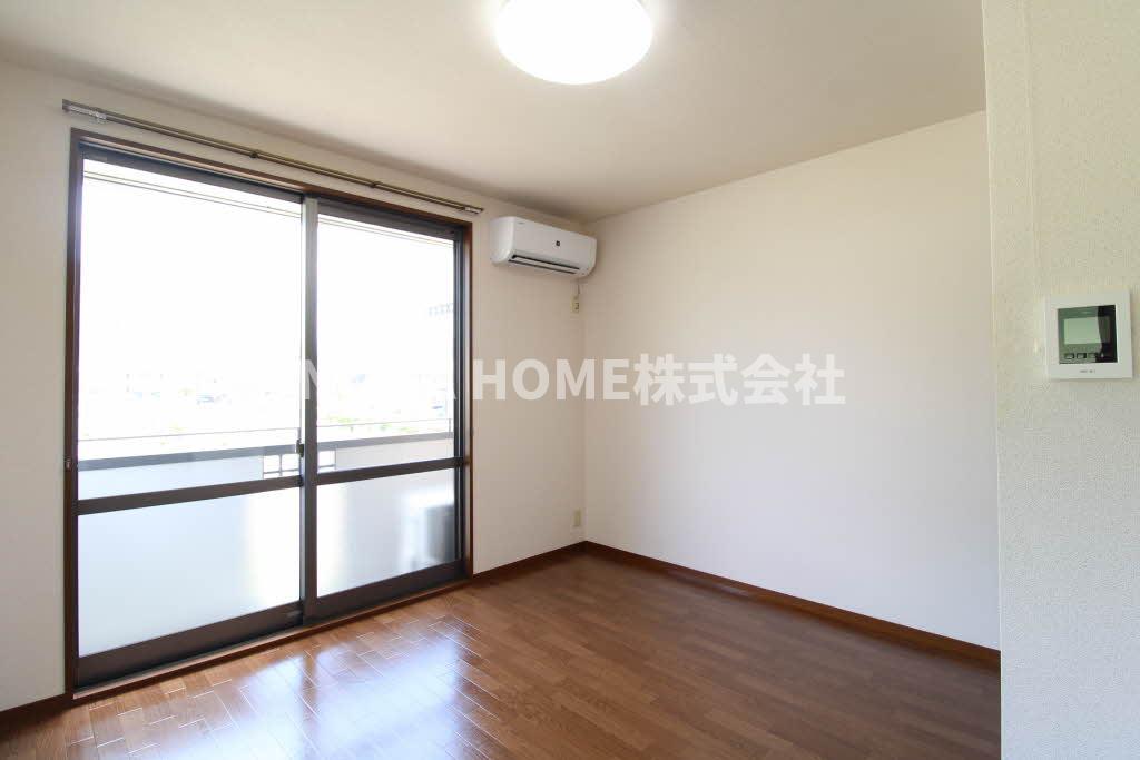 居室・リビング　明るい光が差し込みます★