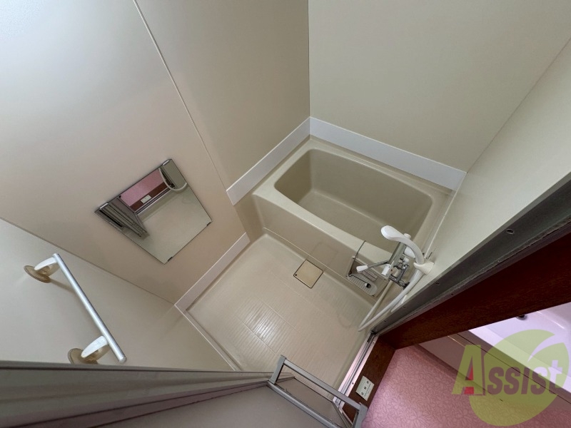 バス・シャワールーム　ユニットバスです。疲れを癒すのに欠かせませんね！