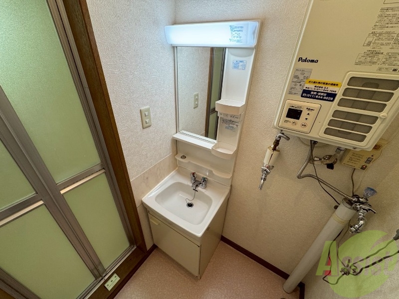 洗面設備　こちらに洗面台があります。朝の洗顔はこちらで。