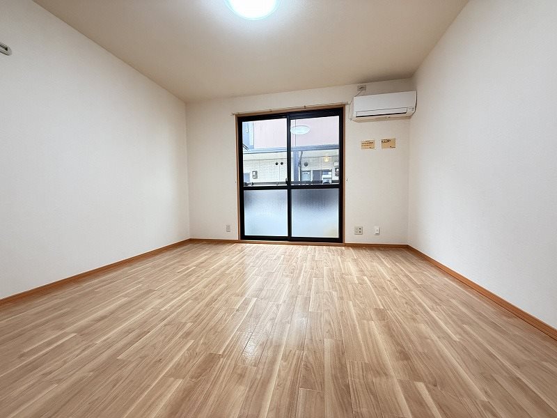 居室・リビング　※掲載情報と物件の現況が異なる場合、現況を優先するものとしま