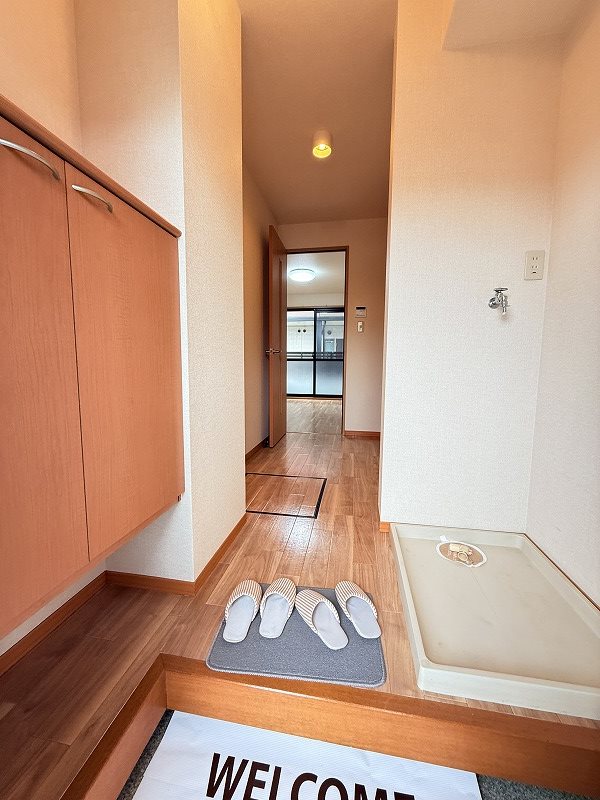 玄関　※掲載情報と物件の現況が異なる場合、現況を優先するものとしま