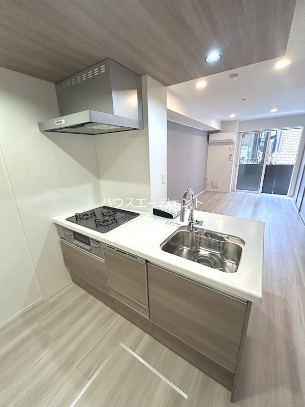 キッチン　3口ガスコンロのシステムキッチンです。