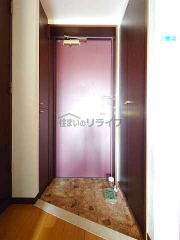 玄関　別部屋参考写真となります。