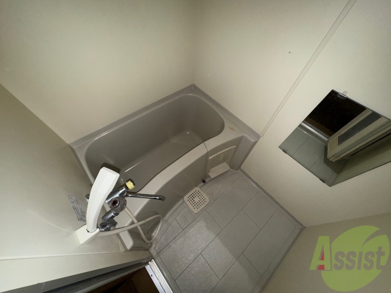 バス・シャワールーム　ユニットバスです。疲れを癒すのに欠かせませんね！