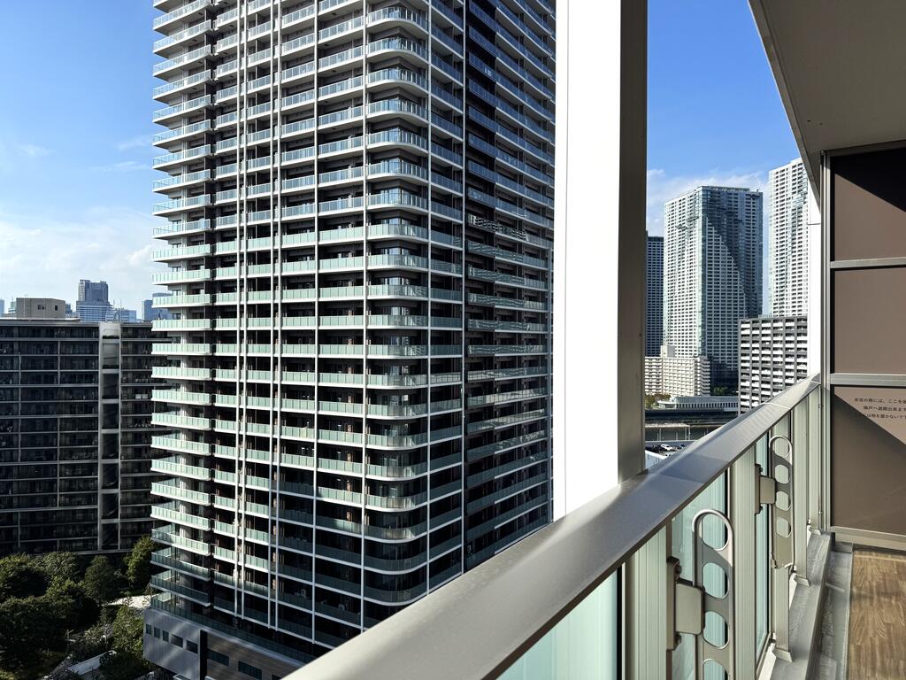 コンビニ　ファミリーマート三田二丁目店（コンビニ）まで465m