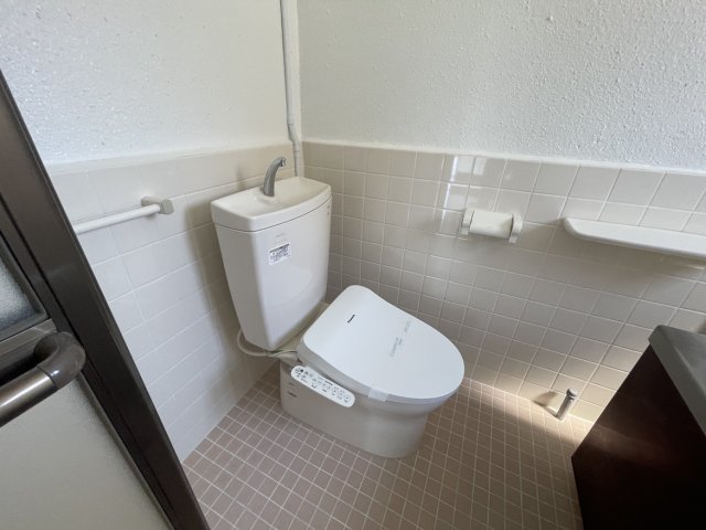 トイレ　別号室の写真です。