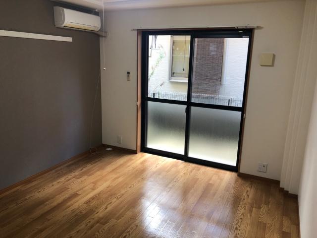 居室・リビング　室内