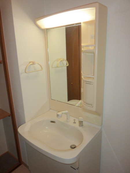 洗面設備　気になる水周りも清潔感溢れています☆