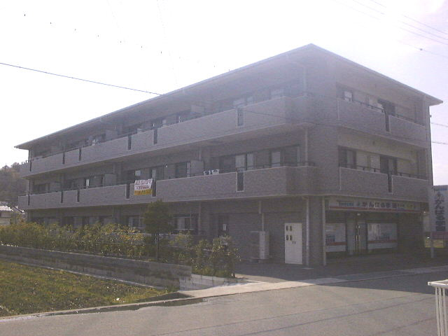 建物外観　３階建てマンションです！