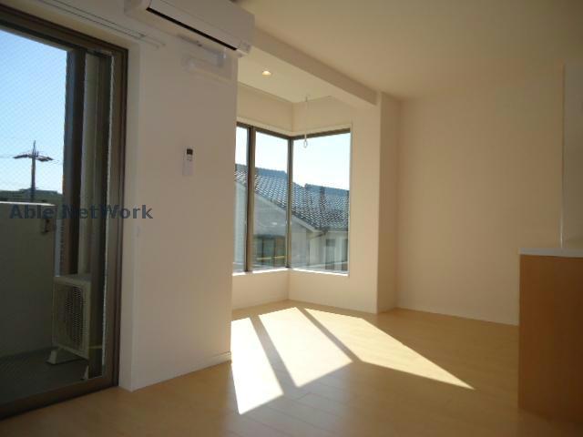 居室・リビング　※同物件別部屋