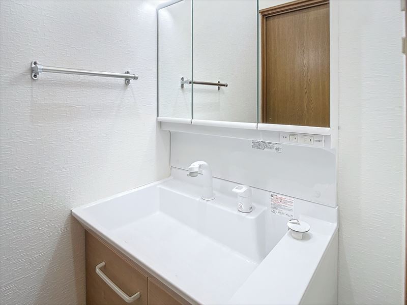 洗面設備　※写真は同物件の別部屋です