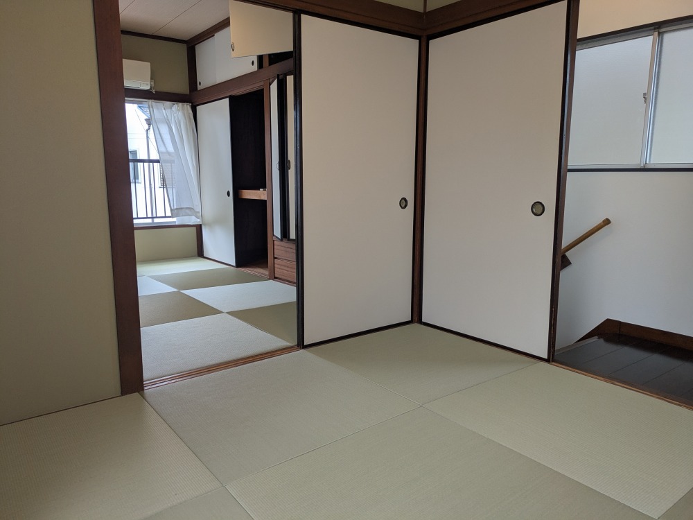 居室・リビング　琉球畳のある部屋が、インテリアの主役になります。