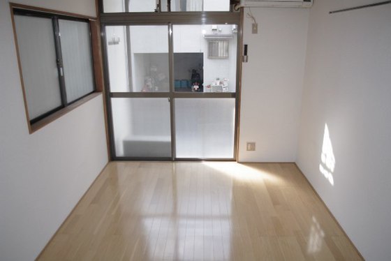 居室・リビング　※別部屋の写真です