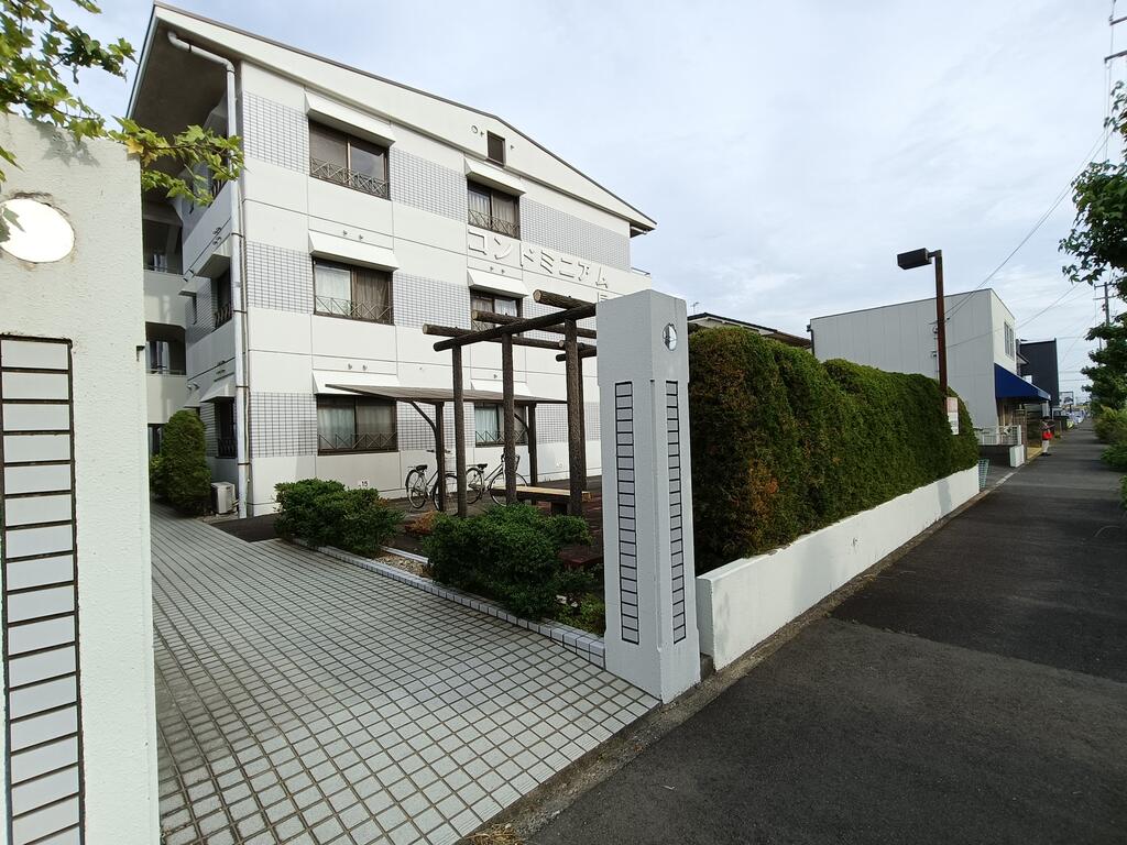 建物外観　出入りの見通しも良好です