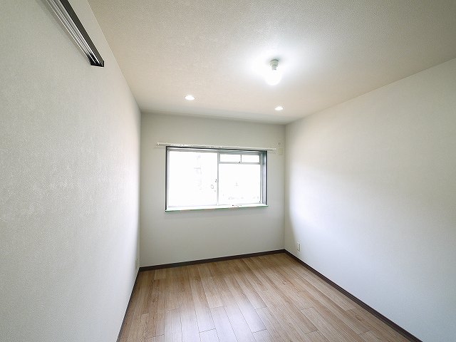 その他部屋・スペース　広くて明るい寝室