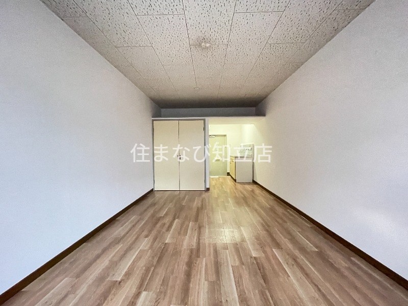 居室・リビング　別室同型写真／反転