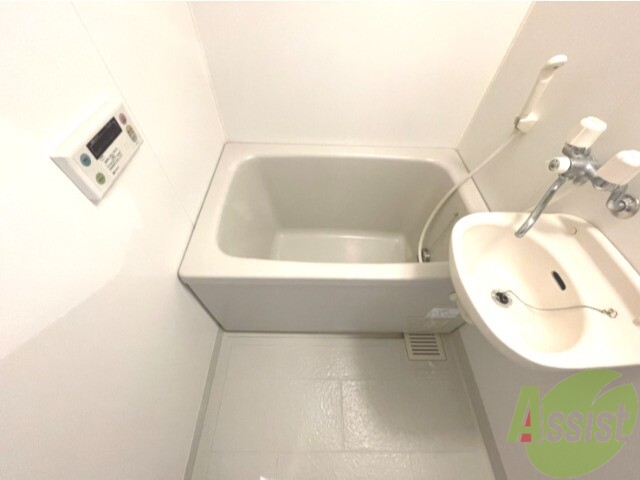 バス・シャワールーム　こちらのお風呂で日々の疲れを癒してください～