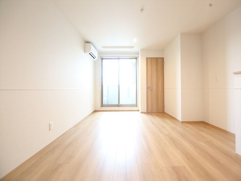 バルコニー　ＬＤＫ10.7帖　システムキッチン　エアコン完備　バルコニー