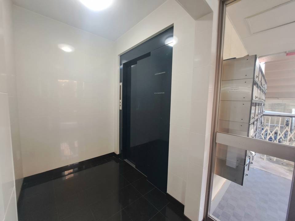 エントランス　エレベーター