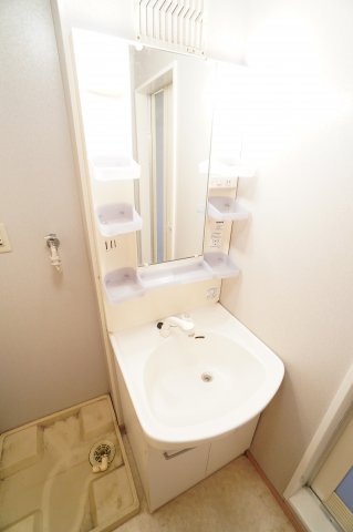 洗面設備　※同物件・反転タイプの写真です。