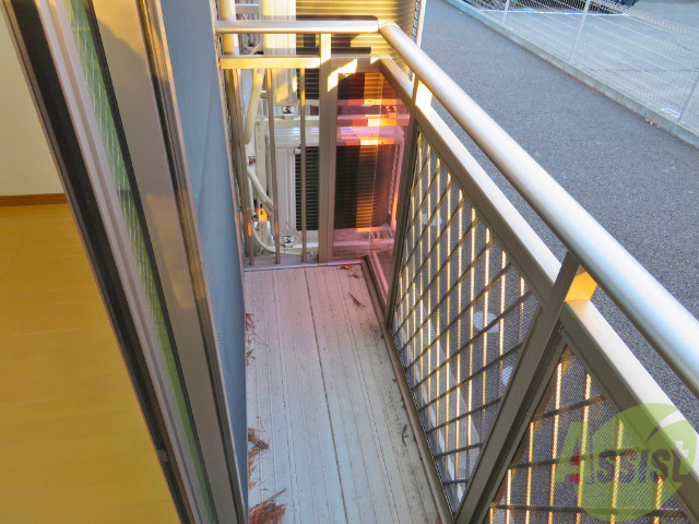 バルコニー　バルコニーは物干竿が掛けれるので、快適便利ですよね。