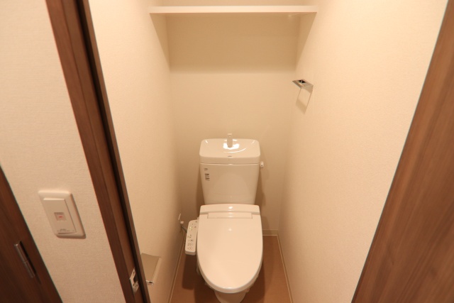 トイレ　※別室の参考写真の為、現況優先です。