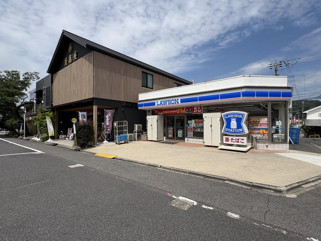 コンビニ　ローソン名張駅前店（コンビニ）まで477m
